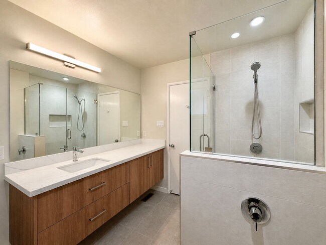 Building Photo - Refined Piedmont Residence with Timeless Mid-Centry Appeal
