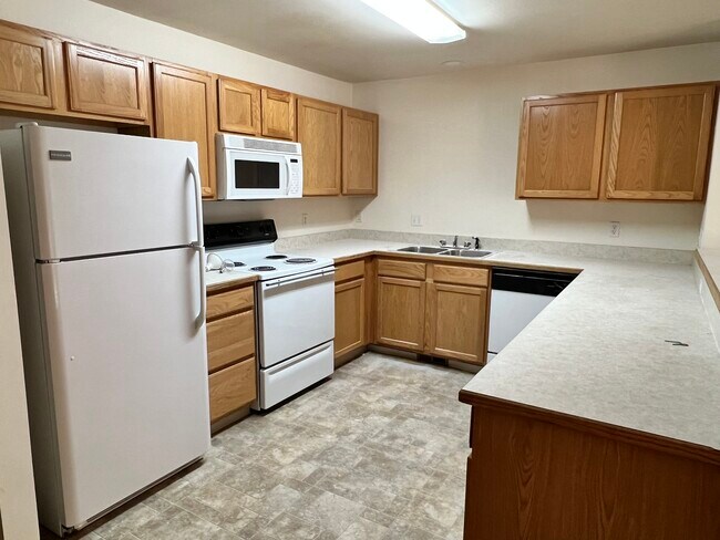 full kitchen - 5557 Glenridge Way