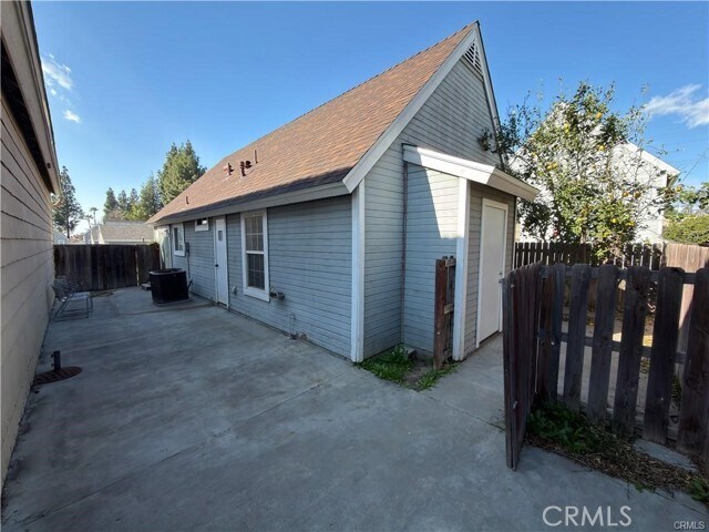 Building Photo - 14560 Woodland Dr