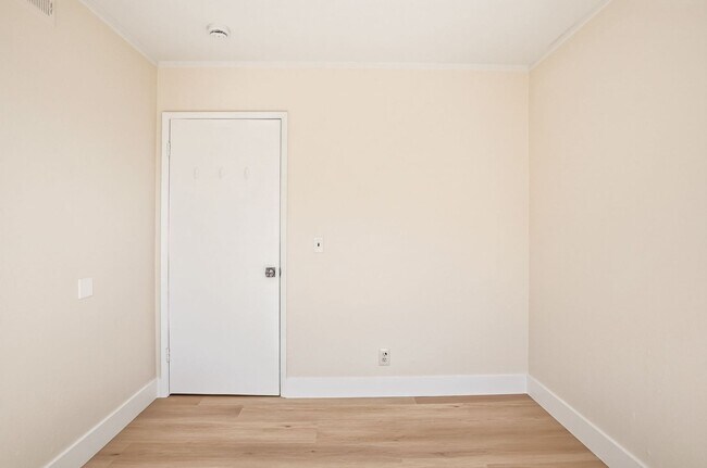 Building Photo - Remodeled 2 Story 3 Bed 1.5 Bath Townhome in Mountain View