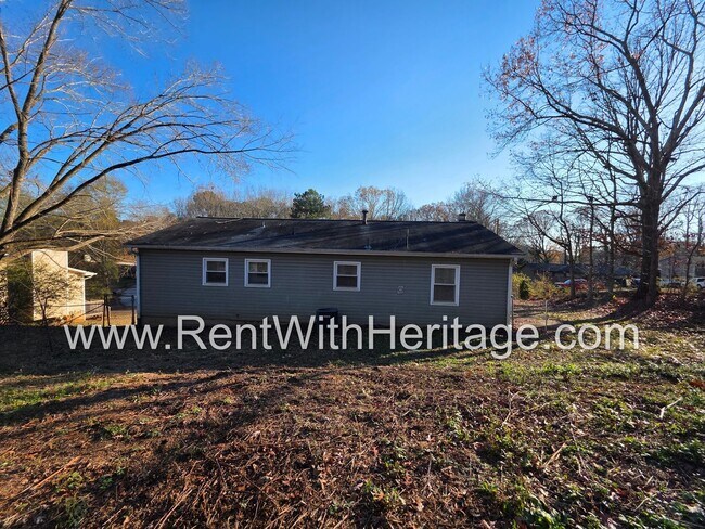 Building Photo - Georgous 3 Bedroom, 2 Bath home with lots of upgrades