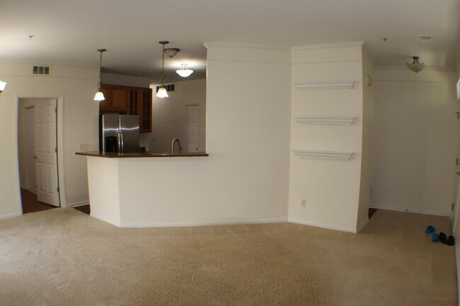Building Photo - 2268 Arcadia Dr