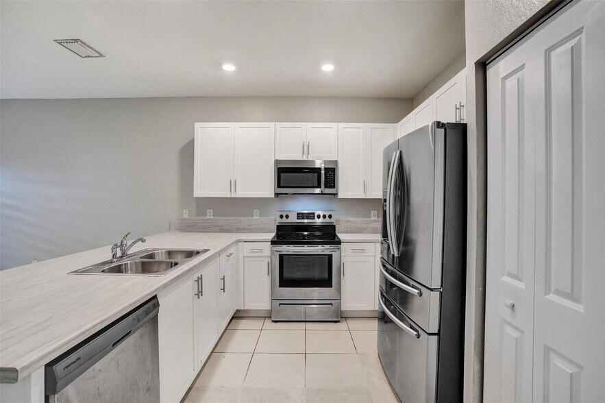 Building Photo - 389 NE 208th Ter