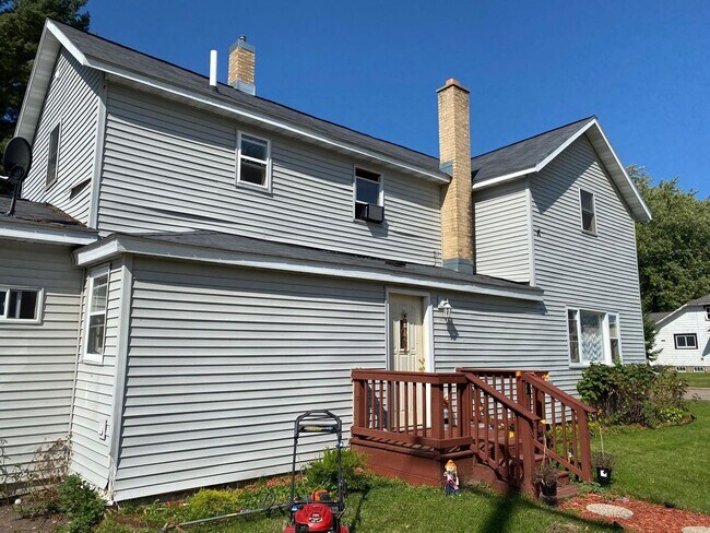 Building Photo - 4 Bed 2 Bath Single Family Home in Antigo