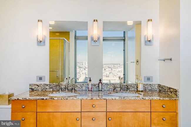 Building Photo - 675 S President St