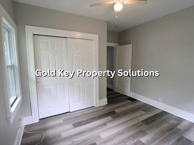 Building Photo - Spacious 3 BR 1 BA House with Dining Room and Fenced Backyard. (SECTION 8 APPROVED)