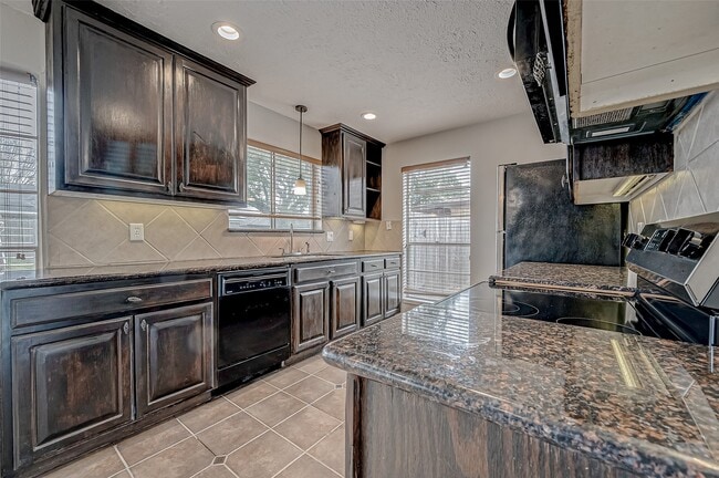 Building Photo - 16718 Gaelic Ln