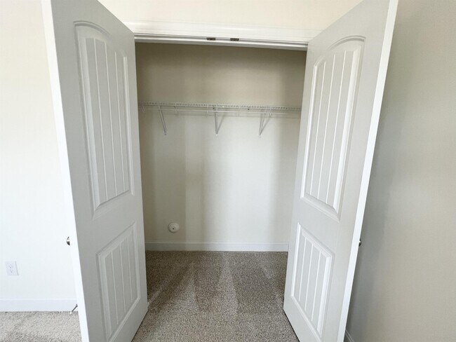 Building Photo - 324 Highview Dr