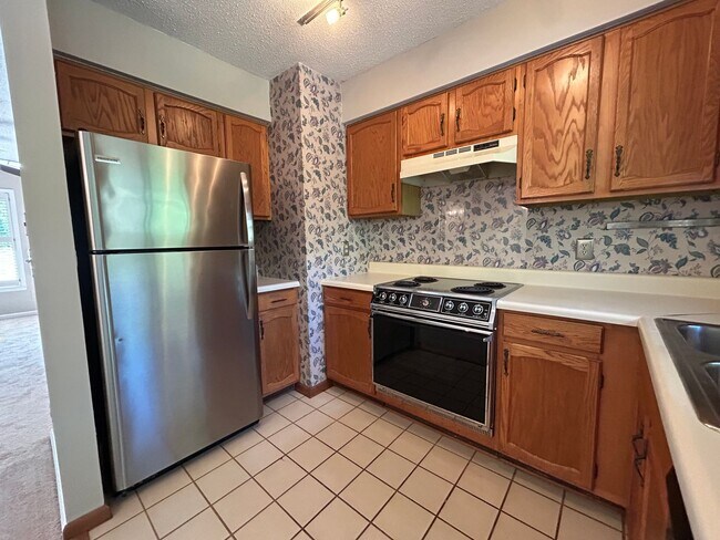 Building Photo - Charming 2BR Condo – Move-In Ready!