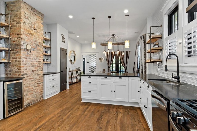 Building Photo - 563 Parkway Dr NE