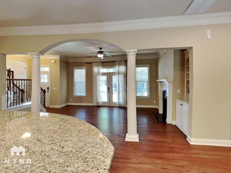 Building Photo - 807 Herrin Ave