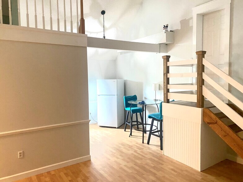 Building Photo - 7447 Hawkins Rd