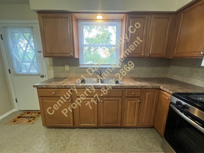 Building Photo - 2 Bedroom, 1.5 Bath in Dallastown