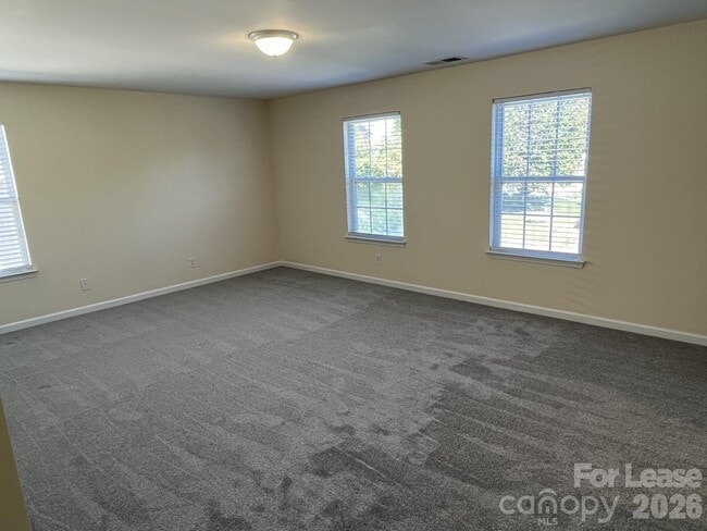 Building Photo - 242 Summit Park Ct