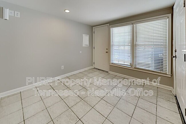 Building Photo - 573 Whispering Hills Dr