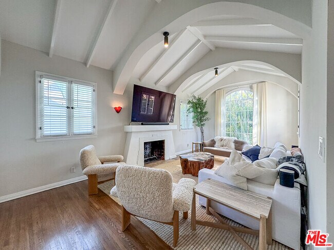 Building Photo - 345 Westbourne Dr