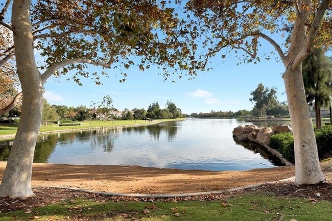 Building Photo - Bright & Updated 2 Bedroom Home with Flexible Primary Retreat and Amazing Community Amenities!