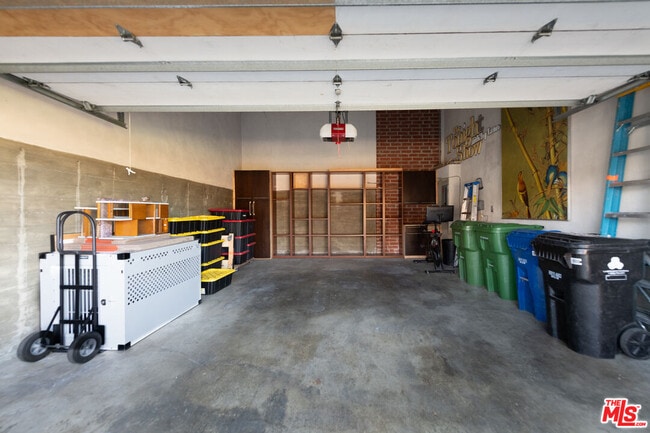 Building Photo - 1860 Lucile Ave