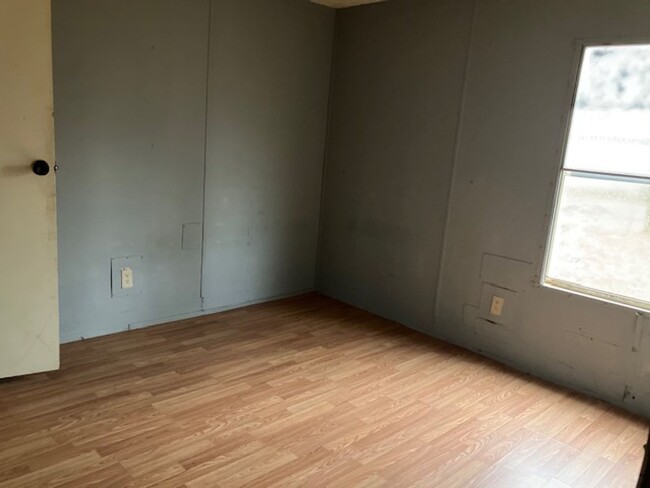 Building Photo - 2 BR 2 Bath 1,040 sq ft singlewide mobile ...