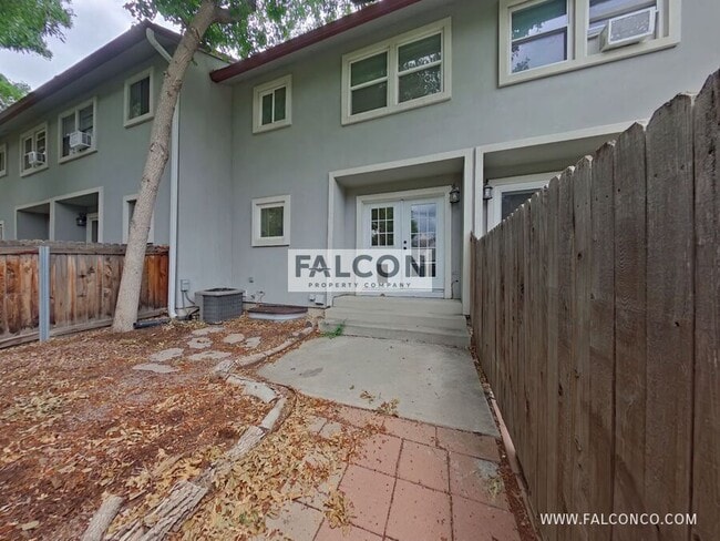 Building Photo - 673 Shooks Ln