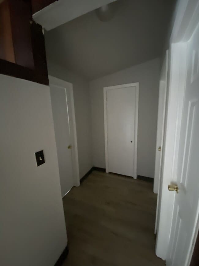 Building Photo - 619 W Poplar St