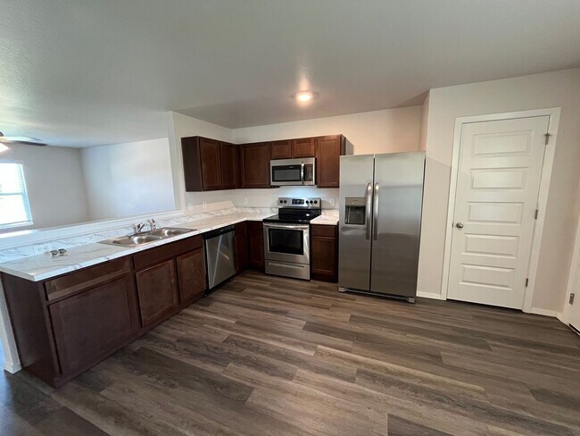 Building Photo - *NOW PRELEASING* Three Bedroom | Two Bath Home in Somerset