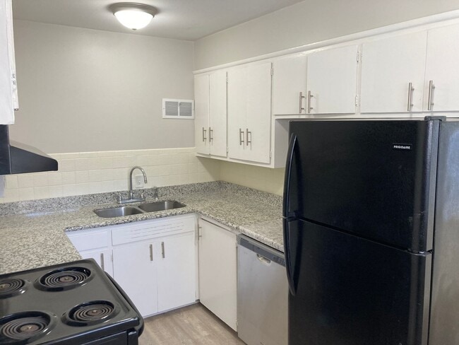 Building Photo - 3 Bedroom and 1 Bath House in Haysville