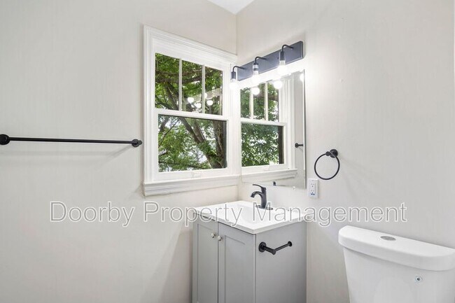 Building Photo - 5332 Oakdale Ave