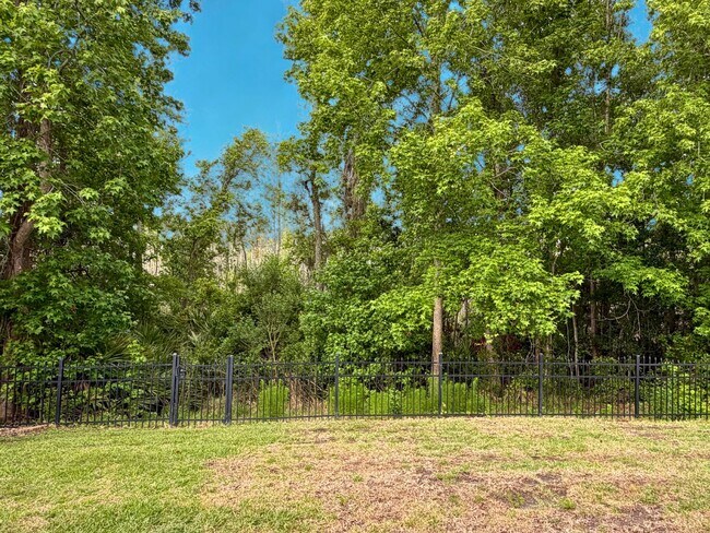 Building Photo - 3/2 fenced in yard, landscaping included !