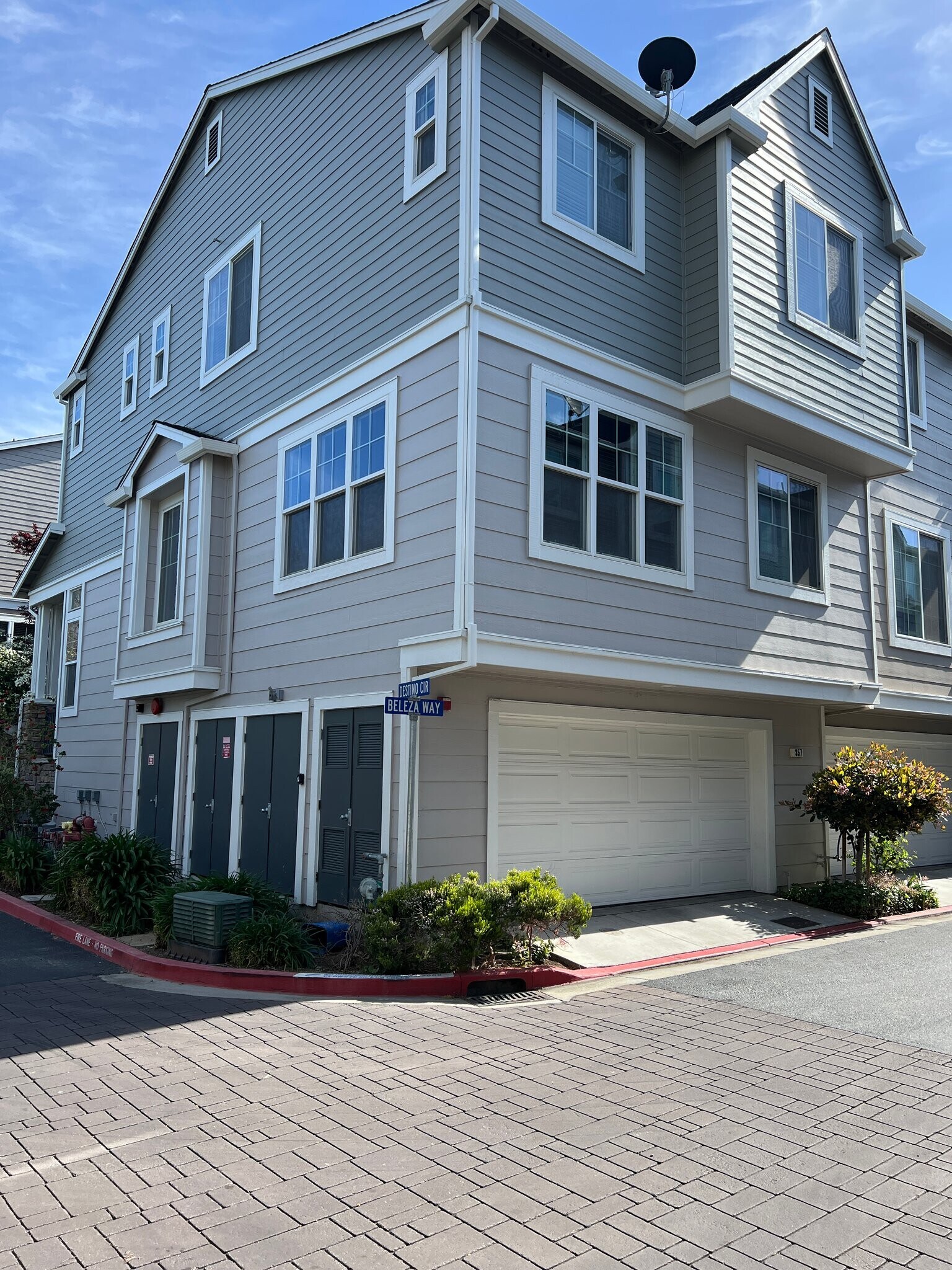 Building Photo - 357 Destino Cir
