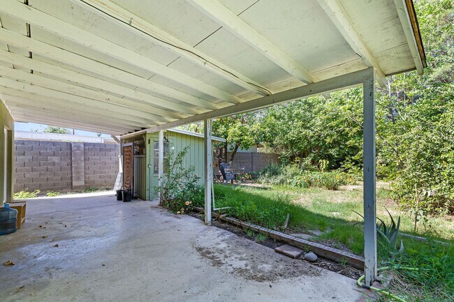 Building Photo - 3-2