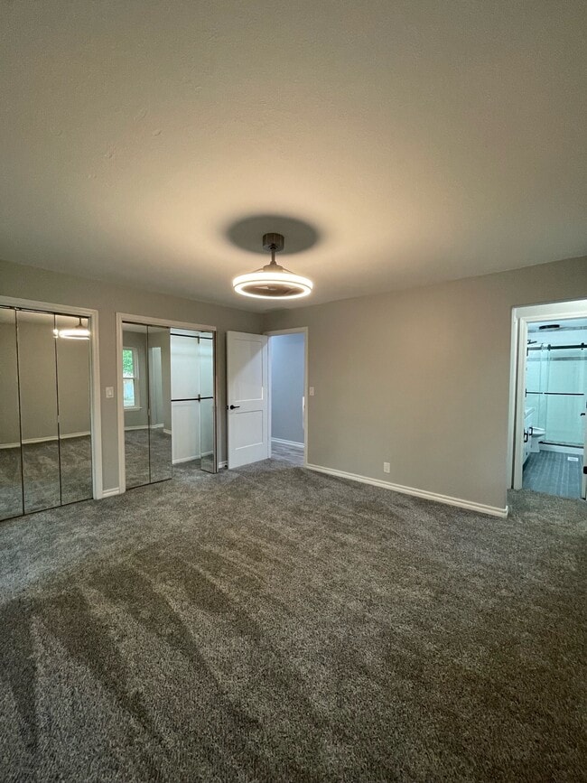 Building Photo - 106 Oak Hills Dr