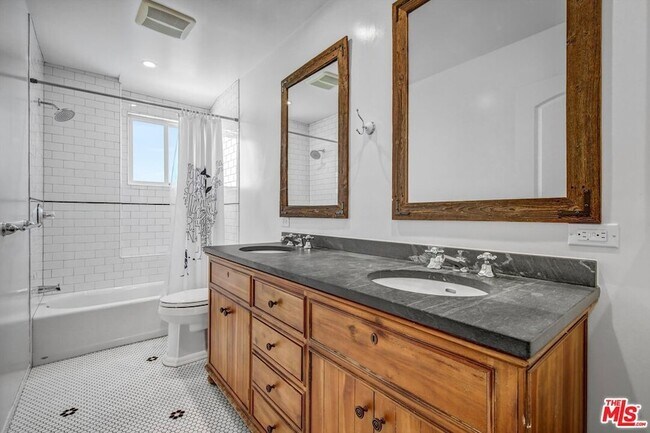 Building Photo - 2855 Dunleer Pl