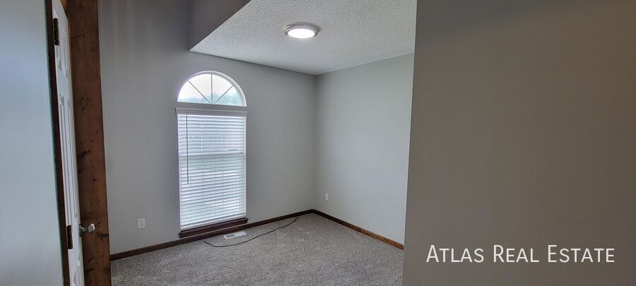 Building Photo - 205 NW Almond