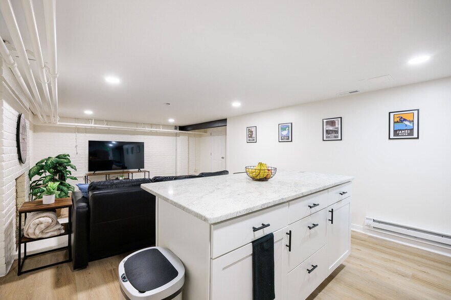 Building Photo - 7218 Monument Ave