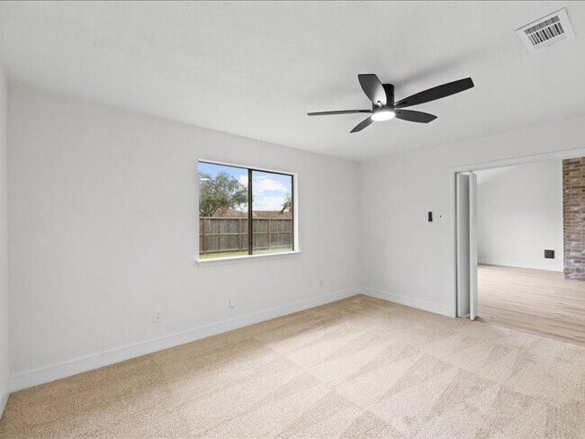 Building Photo - 2314 Edgedale Dr