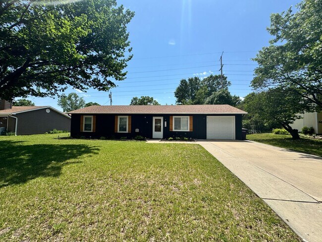 Building Photo - Newly remodeled Eastside home