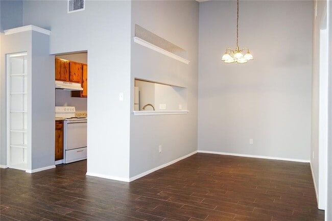 Building Photo - 9714 Eastwend Dr