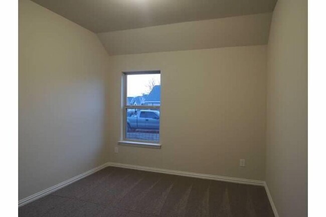 Building Photo - 3709 Mineral Dr