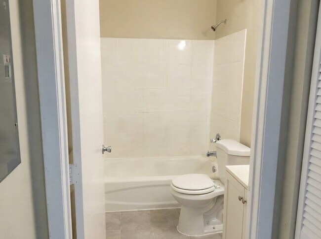 Building Photo - 671 N 68th Way