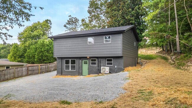 Building Photo - 932 Hurtt Rd