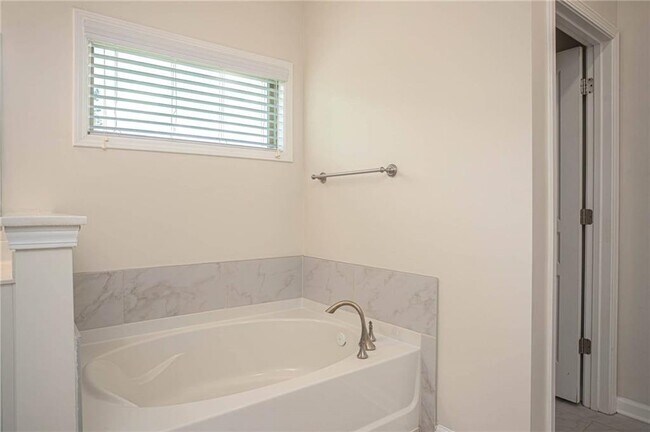 Building Photo - 138 Avery Lndg Wy