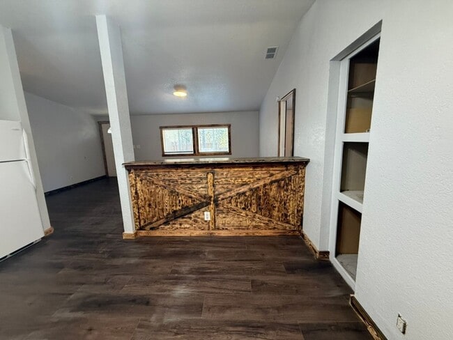 Building Photo - Newly Remodeled Home - Fully Fenced and Gated