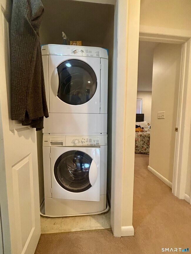 Building Photo - 14 Old Fitch Hill Rd