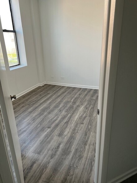 Building Photo - 1461 W Fullerton Ave