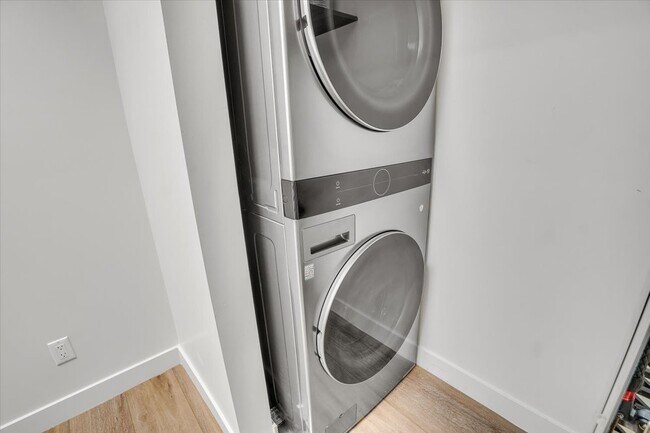 Building Photo - 14541 Weddington St