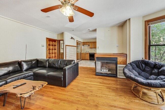 Building Photo - 838 N State St