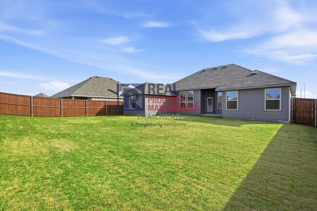 Building Photo - Refined 3-Bedroom Single-Story Home with Versatile Layout