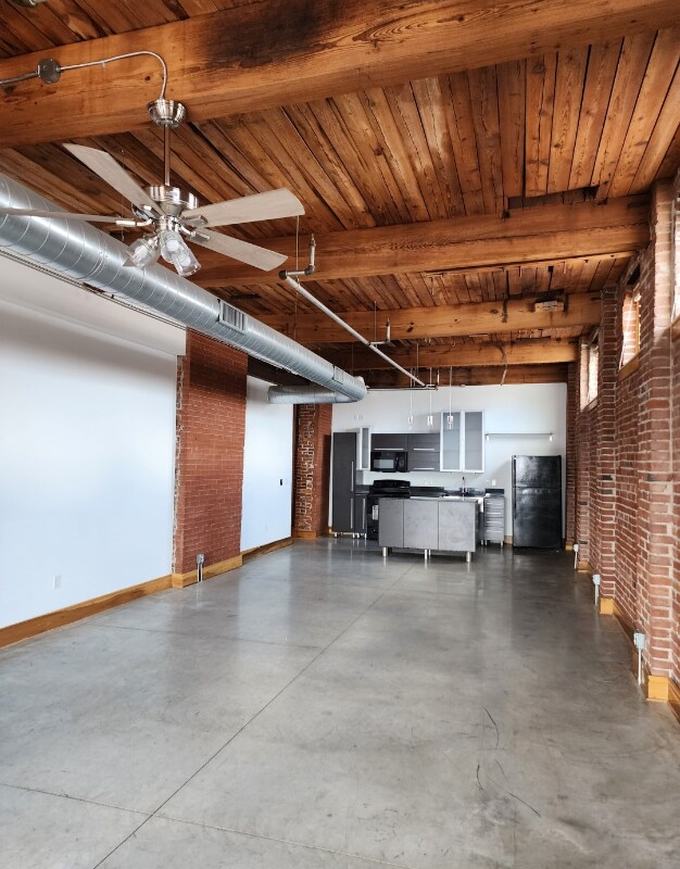 Building Photo - 2615 Washington Ave