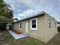 Building Photo - 728 SW 6th St